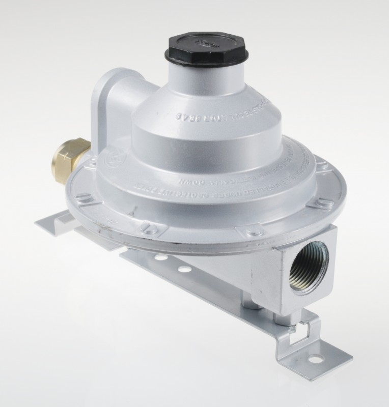SS9210 Low Pressure Regulator, Second Stage Preset at 11" WC includes a mounting bracket. 950,000 btu/hr Maximum Output with 1/2" Female NPT Gas Inlet and 3/4" Female NPT Gas Outlet.